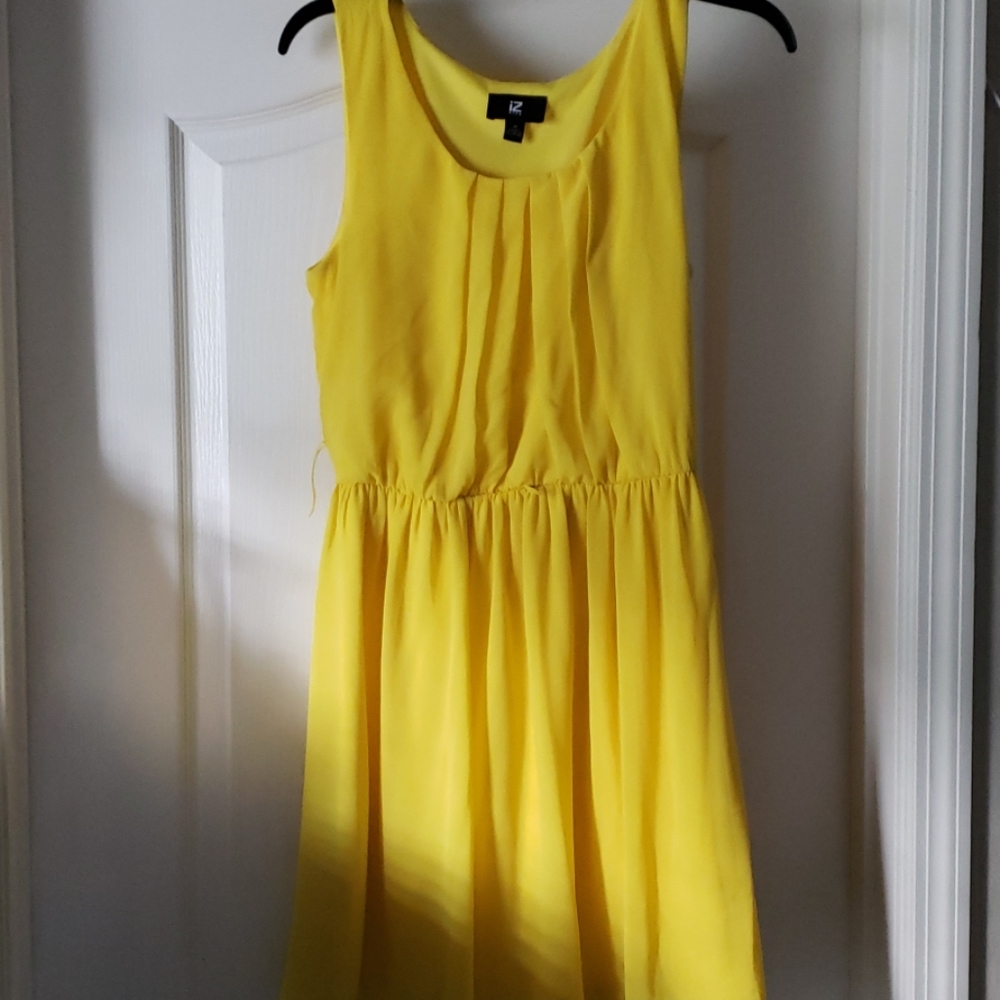 Yellow juniors dress size medium